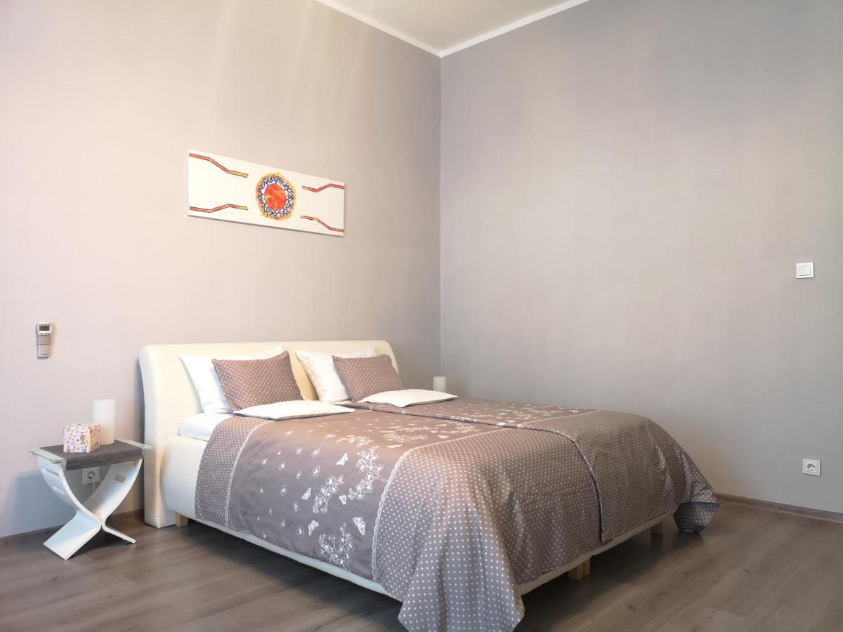 Central Apartment Budapest Eksteriør billede
