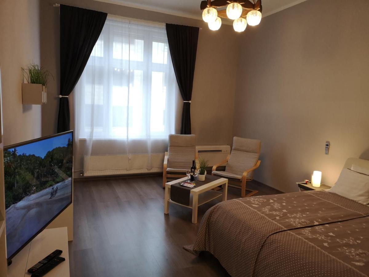 Central Apartment Budapest Eksteriør billede